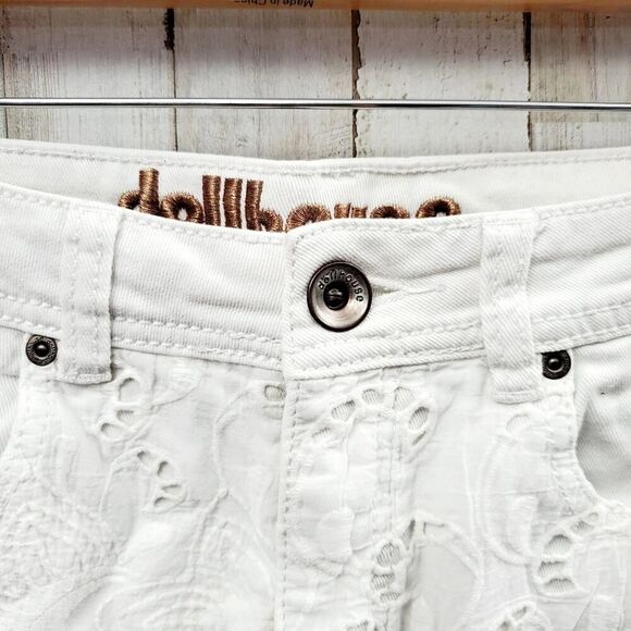Dollhouse Denim Lace Distressed Shorts White Size 6 - Picture 5 of 6